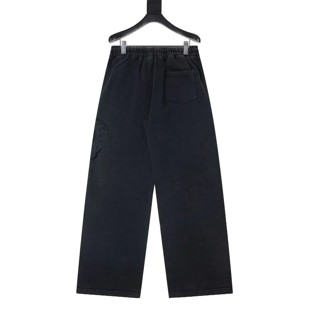 P220 model number Y662 CHROME HEARTS/Chrome Hearts CH 23SS washed embroidered trousers and sweatpants, soft and comfortable, and the upper body experience is overwhelming. The pants are decorated with classic cross leather patches, which are full of design. Trousers with elastic waist and leggings, a super versatile fashion item, will definitely turn heads. A must-have treasure sweatpants. The shape is super easy and easy to wear. Both men and women can easily wear it. They are the first choice for the street, don’t miss it! ! ! size:S-XL